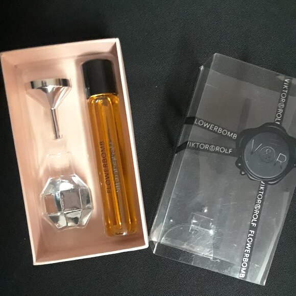 Viktor & Rolf FLOWERBOMB Eau de Parfum 15ml - Picture 1 of 8